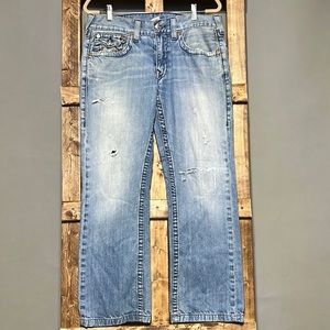 Women’s true religion boot cut distressed jeans. Size 33 x 29. EUC.